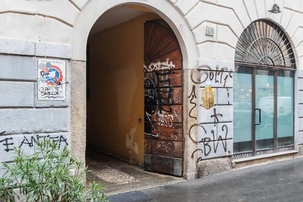 Mora Flexyrent A.C. - Colonne Apartman Milánó